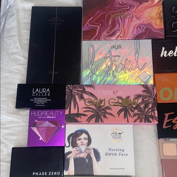 MAKE-UP PALETTE BUNDLE - Picture 2 of 4